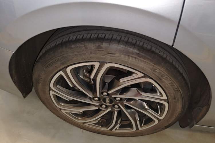 Used Lincoln Z 2022 iEnjoy Prestige Edition Right Rear Wheel Hub