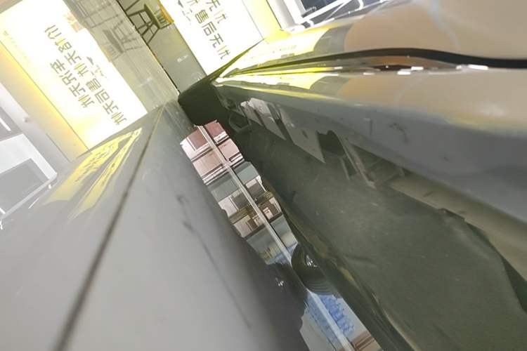 Used Lincoln Z 2022 iXiang Luxury Edition Right Side Sill