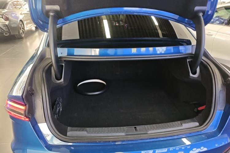 Used Lincoln Z 2022 iKoo Luxury Edition Trunk