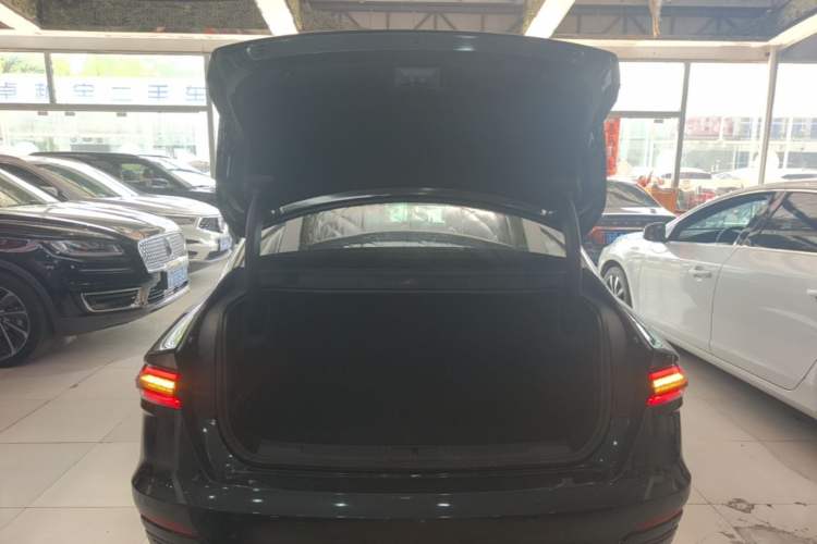 Used Lincoln Z 2022 iKoo Centennial Limited Edition Trunk