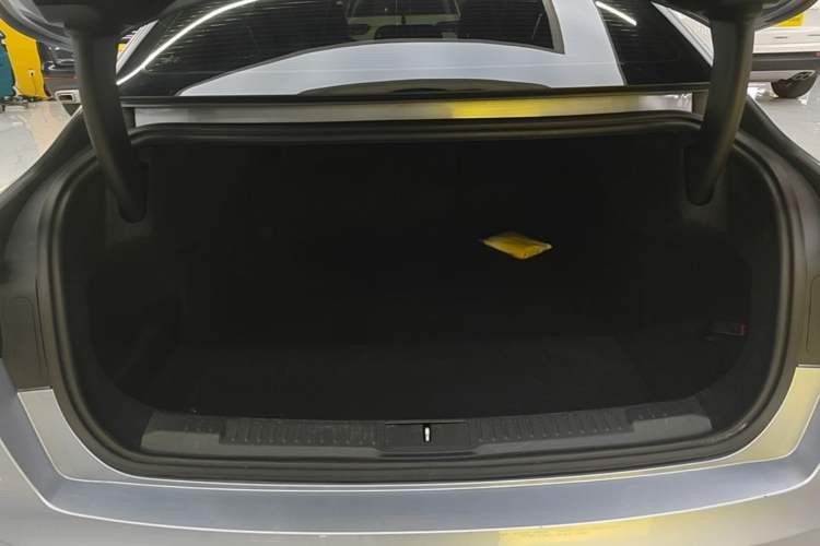 Used Lincoln Z 2022 iXiang Luxury Edition Trunk