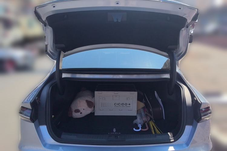 Used Lincoln Z 2022 iXiang Deluxe Edition Trunk