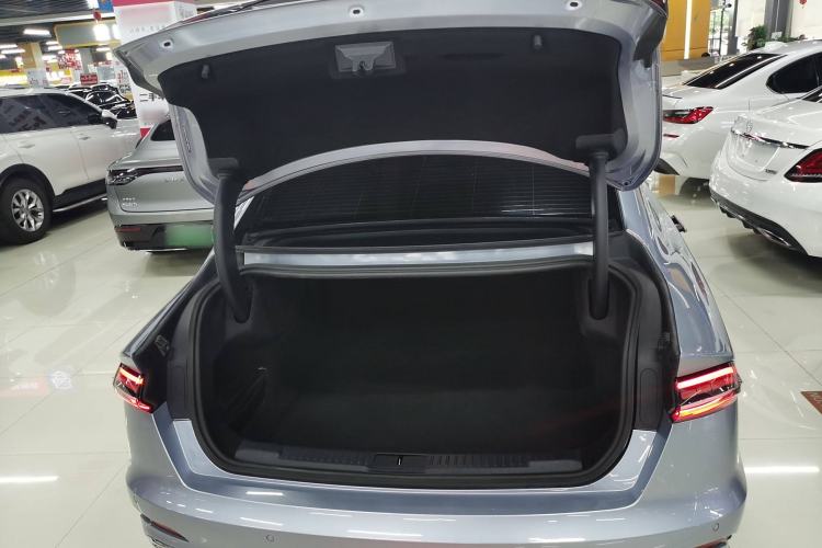 Used Lincoln Z 2022 iXiang Luxury Edition Trunk
