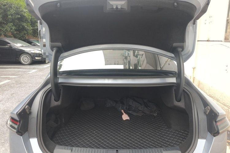 Used Lincoln Z 2022 iXiang Luxury Edition Trunk