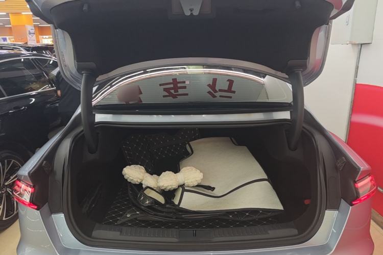 Used Lincoln Z 2022 iXiang Luxury Edition Trunk