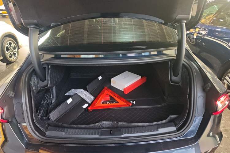 Used Lincoln Z 2022 iKoo Centennial Limited Edition Trunk