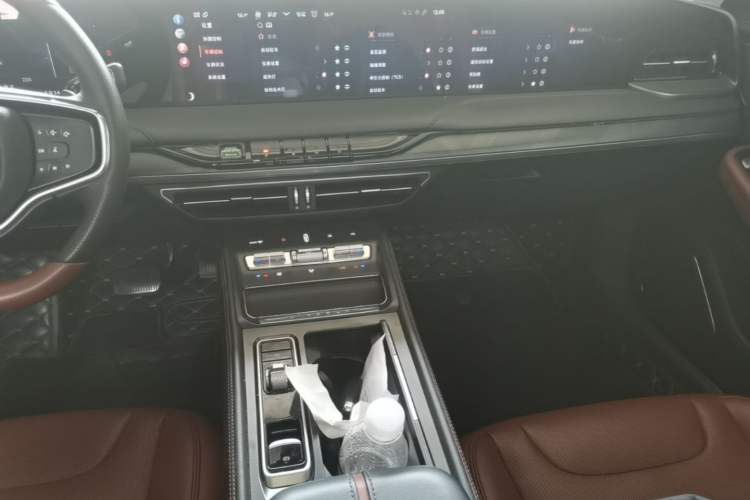 Used Lincoln Z 2022 iXiang Luxury Edition Audio And AC Panel