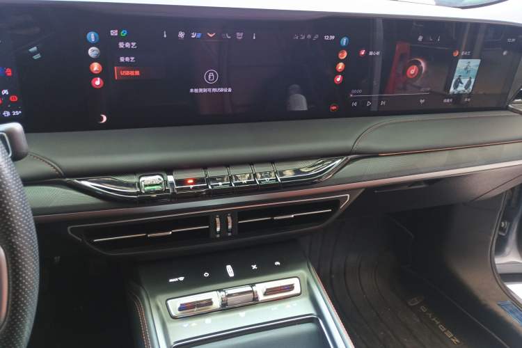 Used Lincoln Z 2022 iXiang Luxury Edition Audio And AC Panel