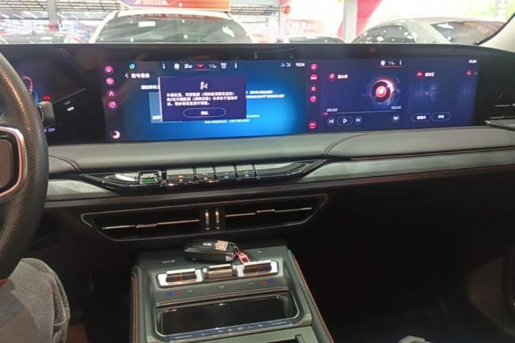 Used Lincoln Z 2022 iXiang Luxury Edition Audio And AC Panel