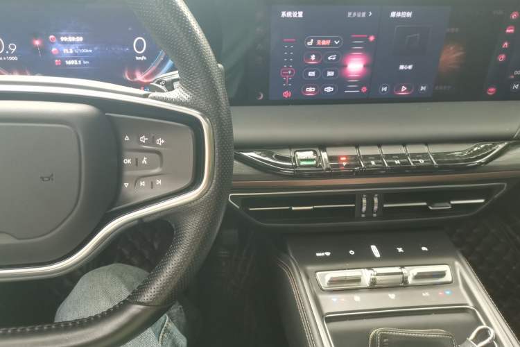 Used Lincoln Z 2022 iXiang Luxury Edition Audio And AC Panel