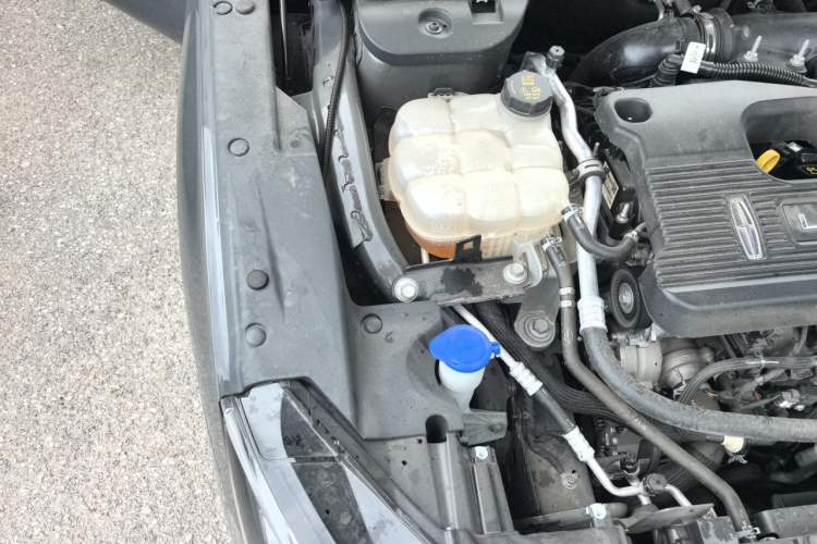 Used Lincoln Z 2022 iXiang Luxury Edition Engine Bay Right