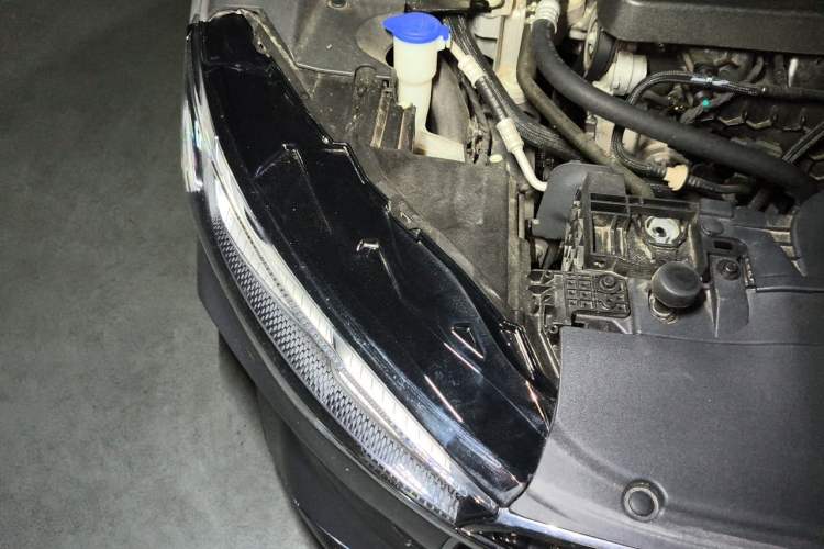 Used Lincoln Z 2022 iXiang Zunyi Edition Engine Bay Right