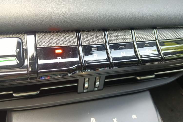Used Lincoln Z 2022 iCool Luxury Edition Gear Lever