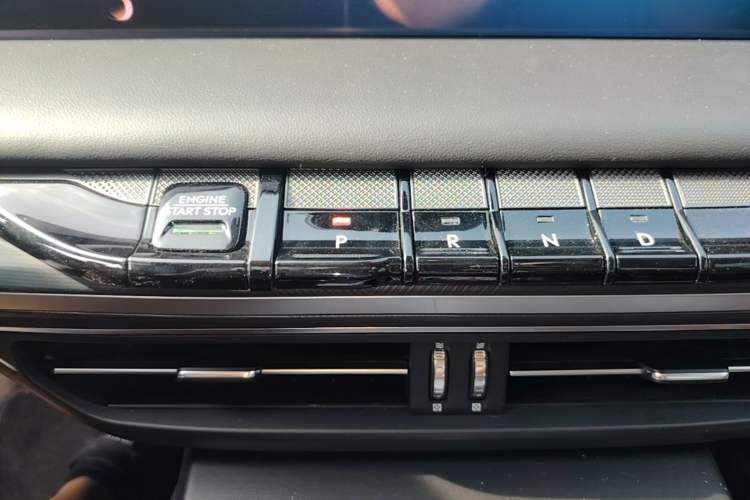 Used Lincoln Z 2022 Facelift iEnjoy Deluxe Edition Gear Lever