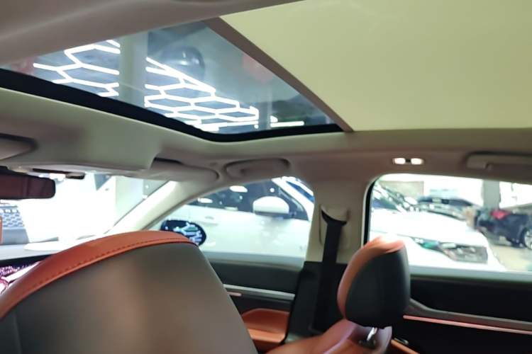 Used Lincoln Z 2022 iXiang Luxury Edition Headliner