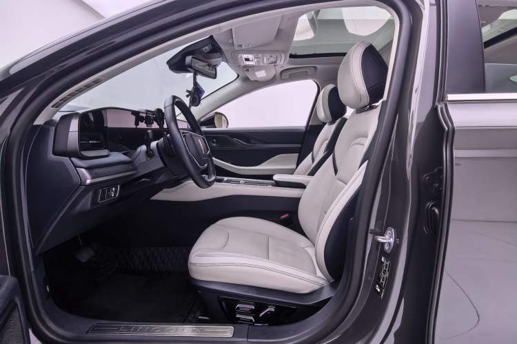 Used Lincoln Z 2022 iEnjoy Luxury Edition Interior 2