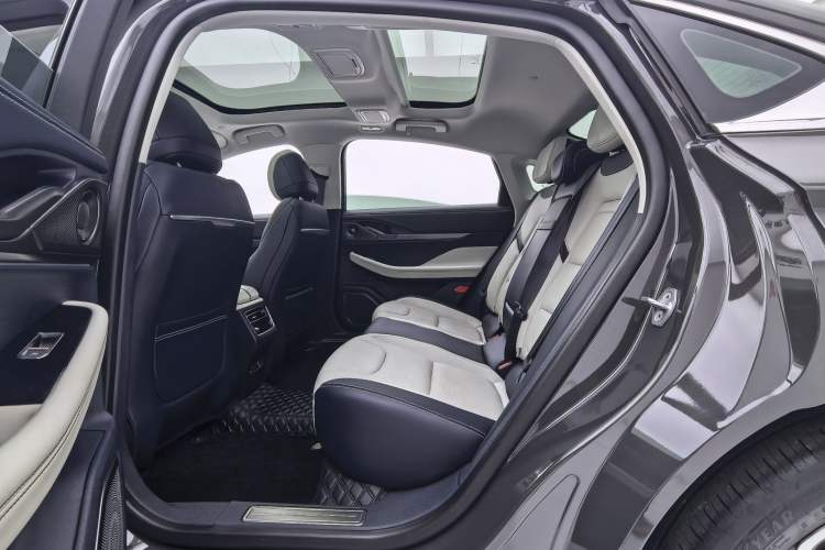 Used Lincoln Z 2022 iEnjoy Luxury Edition Interior 4