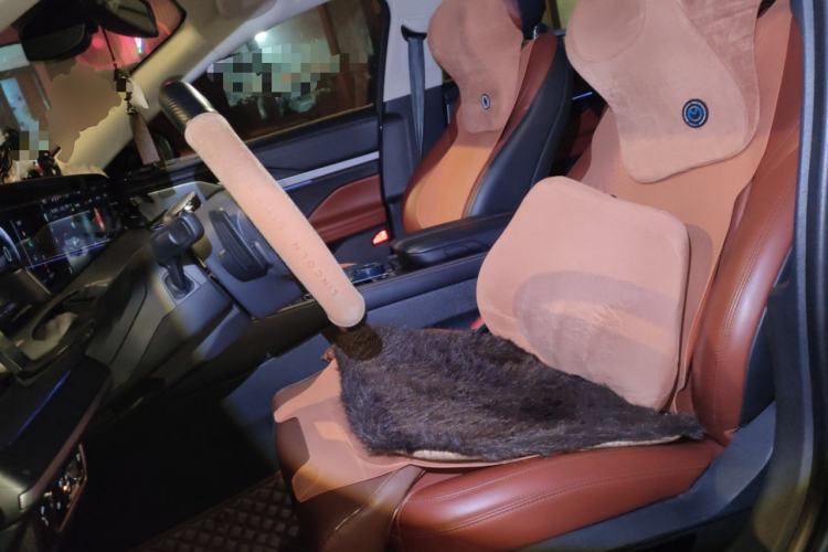 Used Lincoln Z 2022 iXiang Deluxe Edition Left Front Seat