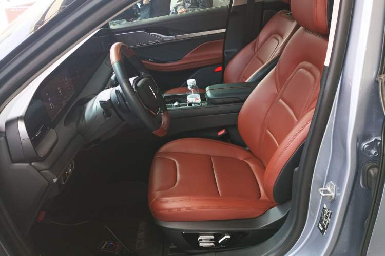 Used Lincoln Z 2022 iXiang Luxury Edition Left Front Seat