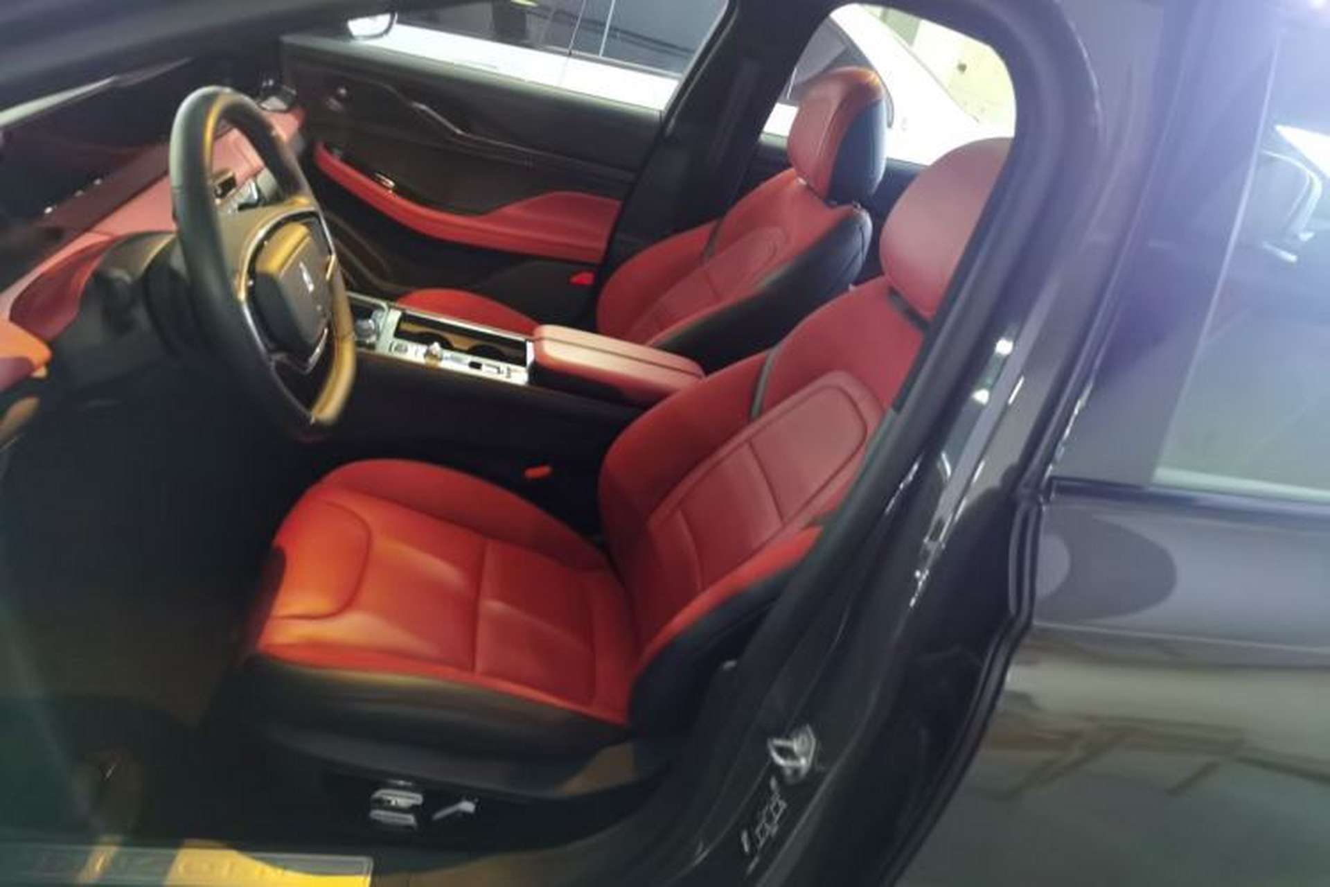 Used Lincoln Z 2022 iCool Prestige Edition Left Front Seat
