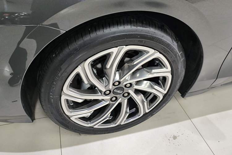 Used Lincoln Z 2022 Facelift iEnjoy Luxury Edition Left Front Wheel Hub