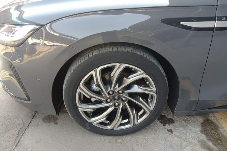 Used Lincoln Z 2022 iEnjoy Luxury Edition Left Front Wheel Hub