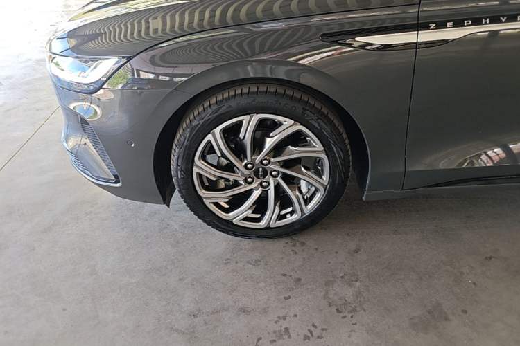 Used Lincoln Z 2022 iEnjoy Luxury Edition Left Front Wheel Hub