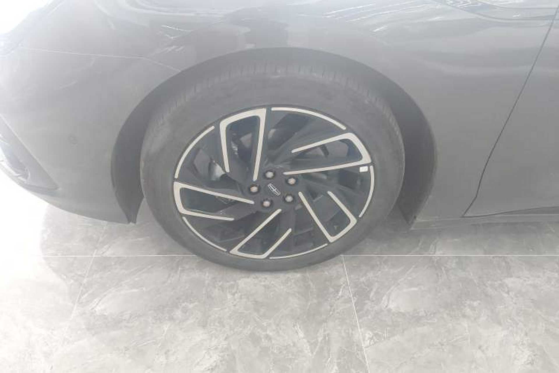 Used Lincoln Z 2022 Facelift iCool Luxury Edition Left Front Wheel Hub