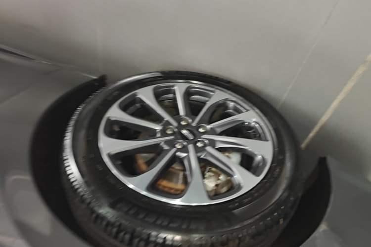Used Lincoln Z 2022 iXiang Luxury Edition Left Front Wheel Hub