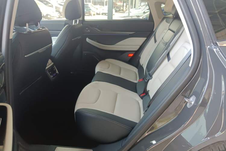 Used Lincoln Z 2022 iEnjoy Luxury Edition Left Rear Seat