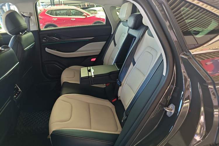 Used Lincoln Z 2022 iEnjoy Luxury Edition Left Rear Seat
