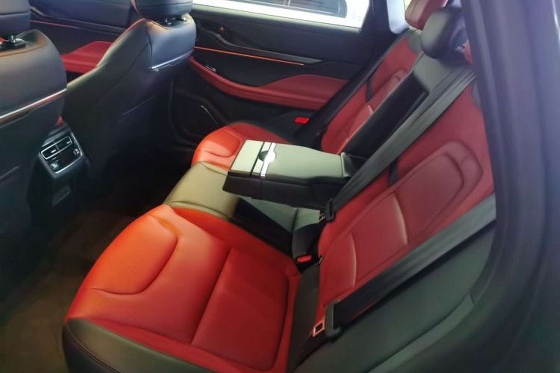 Used Lincoln Z 2022 iCool Prestige Edition Left Rear Seat
