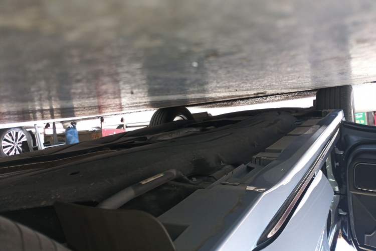 Used Lincoln Z 2022 iXiang Luxury Edition Left Side Sill
