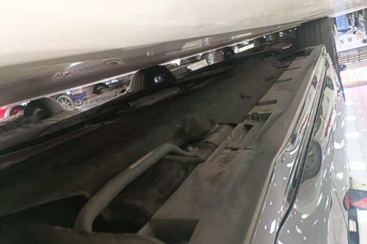 Used Lincoln Z 2022 iXiang Luxury Edition Left Side Sill