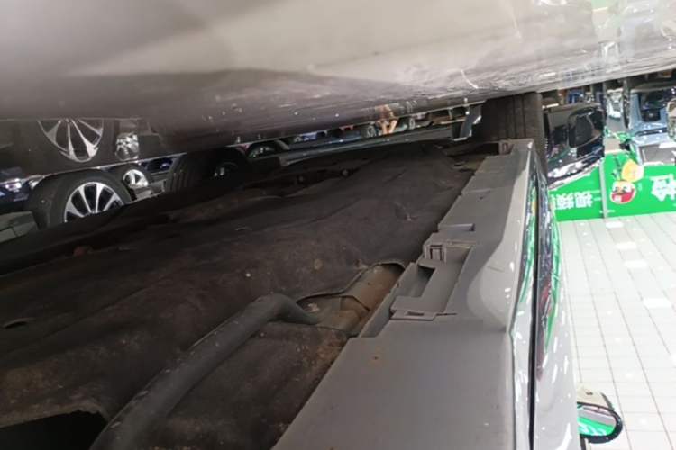 Used Lincoln Z 2022 iXiang Luxury Edition Left Side Sill