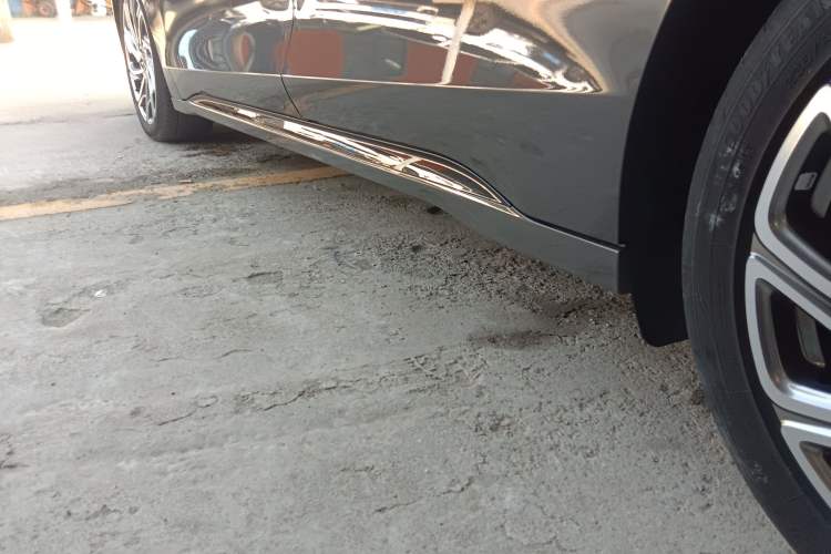 Used Lincoln Z 2022 iEnjoy Luxury Edition Left Side Sill