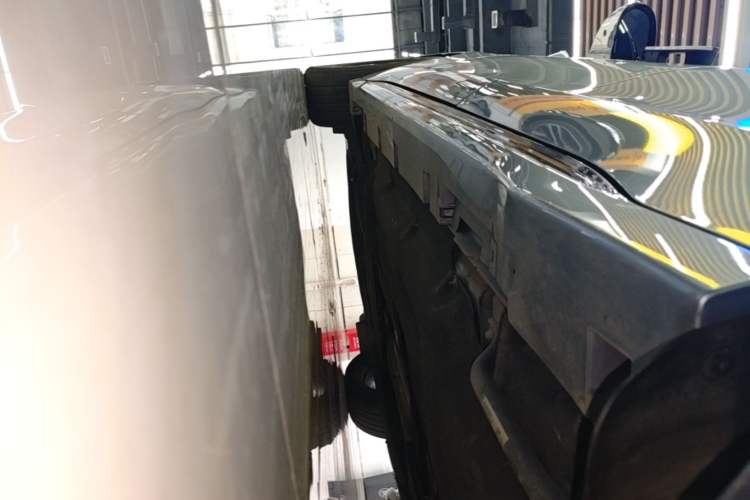 Used Lincoln Z 2022 iXiang Luxury Edition Left Side Sill