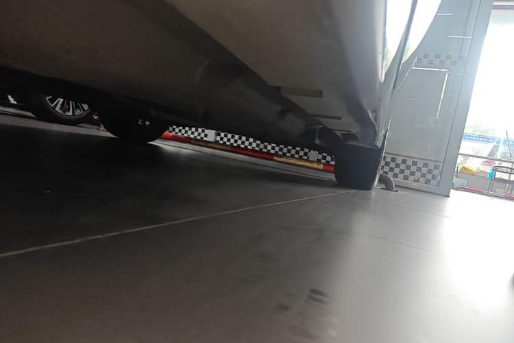 Used Lincoln Z 2022 iXiang Luxury Edition Left Side Sill