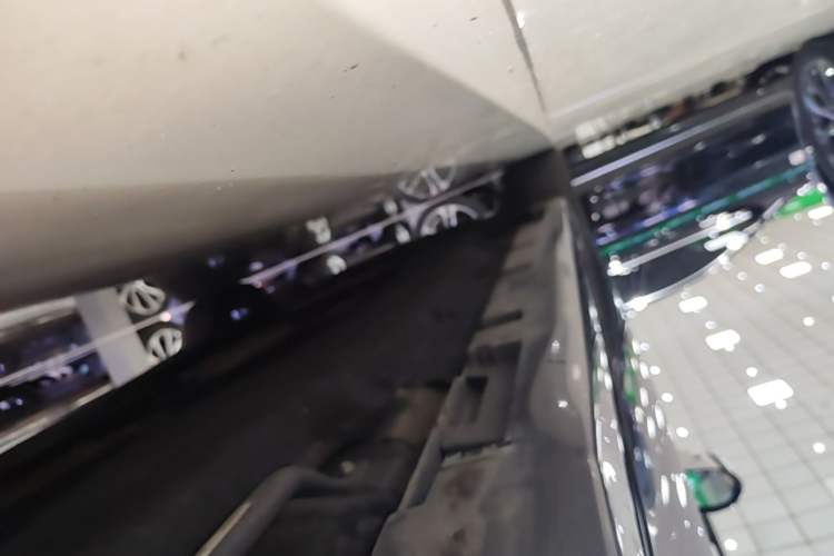 Used Lincoln Z 2022 iXiang Luxury Edition Left Side Sill