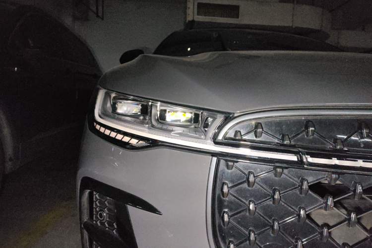 Used Lincoln Z 2022 iCool Luxury Edition Right Front Headlight