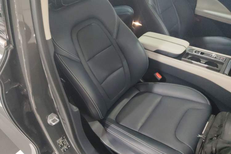 Used Lincoln Z 2022 iKoo Deluxe Edition Right Front Seat