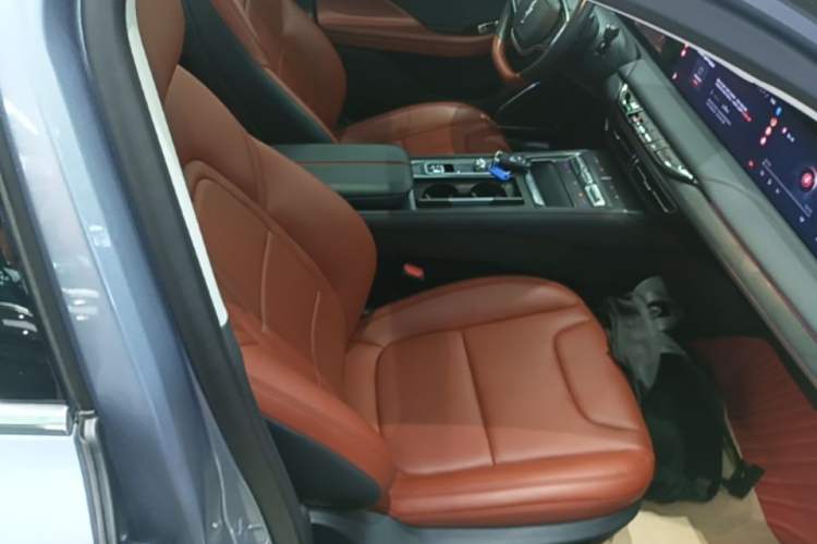 Used Lincoln Z 2022 iXiang Luxury Edition Right Front Seat