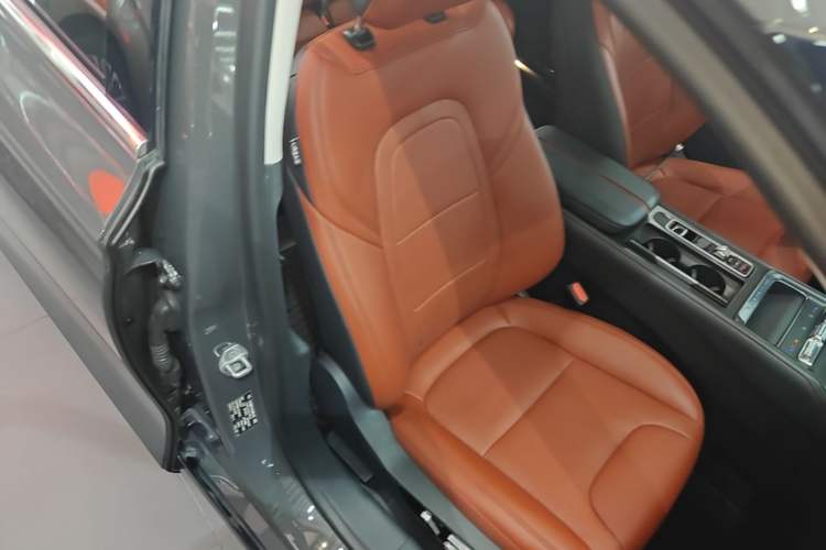 Used Lincoln Z 2022 iXiang Luxury Edition Right Front Seat