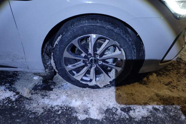 Used Lincoln Z 2022 iXiang Deluxe Edition Right Front Wheel Hub