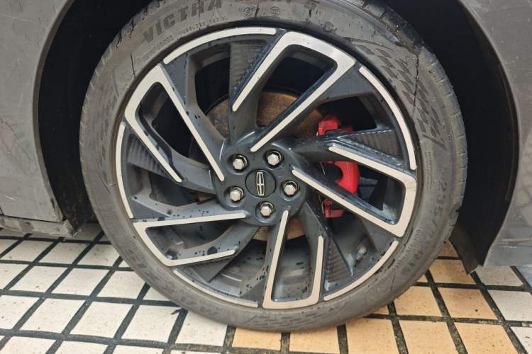 Used Lincoln Z 2022 iCool Prestige Edition Right Front Wheel Hub