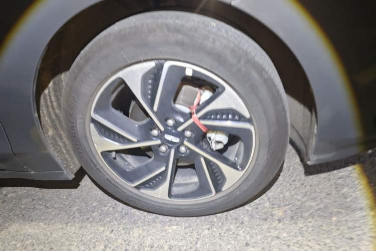 Used Lincoln Z 2022 iKoo Deluxe Edition Right Front Wheel Hub