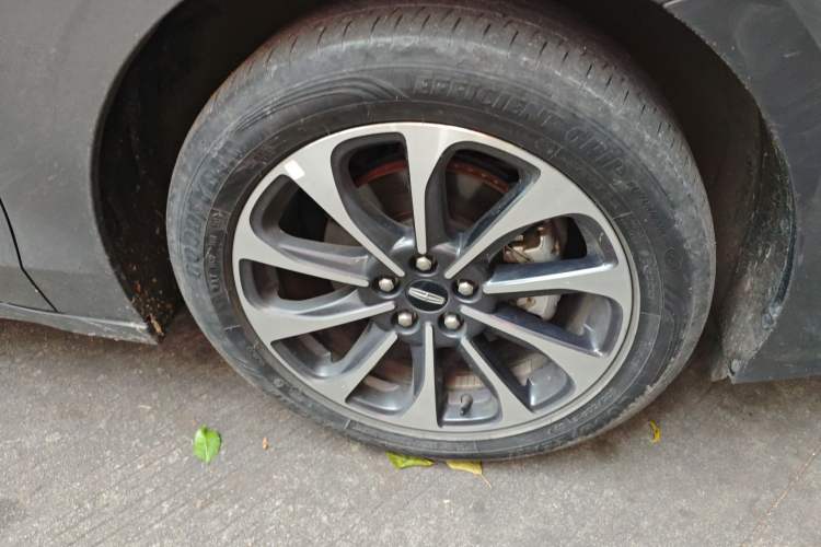 Used Lincoln Z 2022 iXiang Luxury Edition Right Front Wheel Hub