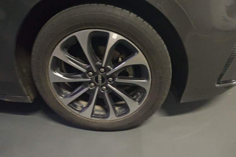 Used Lincoln Z 2022 iXiang Luxury Edition Right Front Wheel Hub