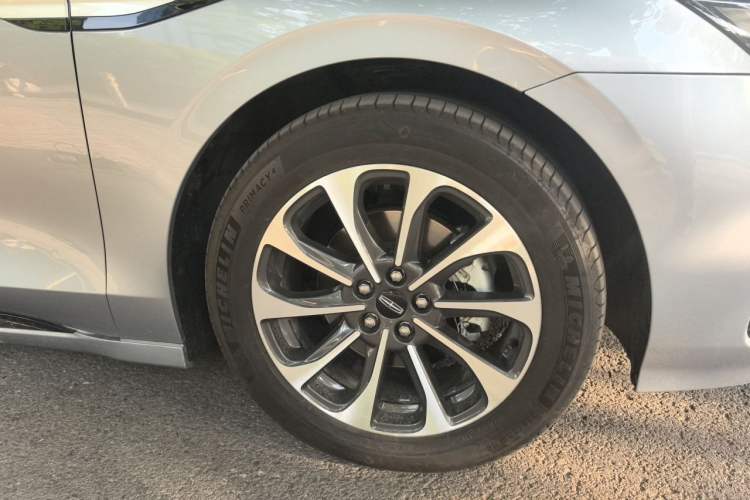 Used Lincoln Z 2022 iXiang Luxury Edition Right Front Wheel Hub