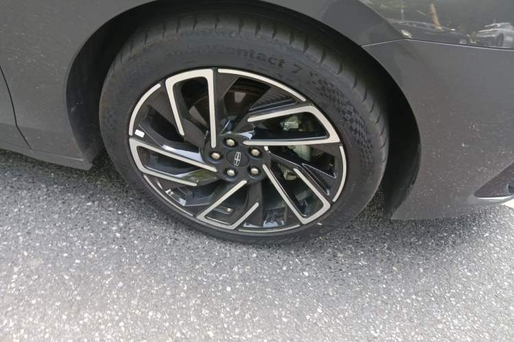 Used Lincoln Z 2022 iCool Luxury Edition Right Front Wheel Hub